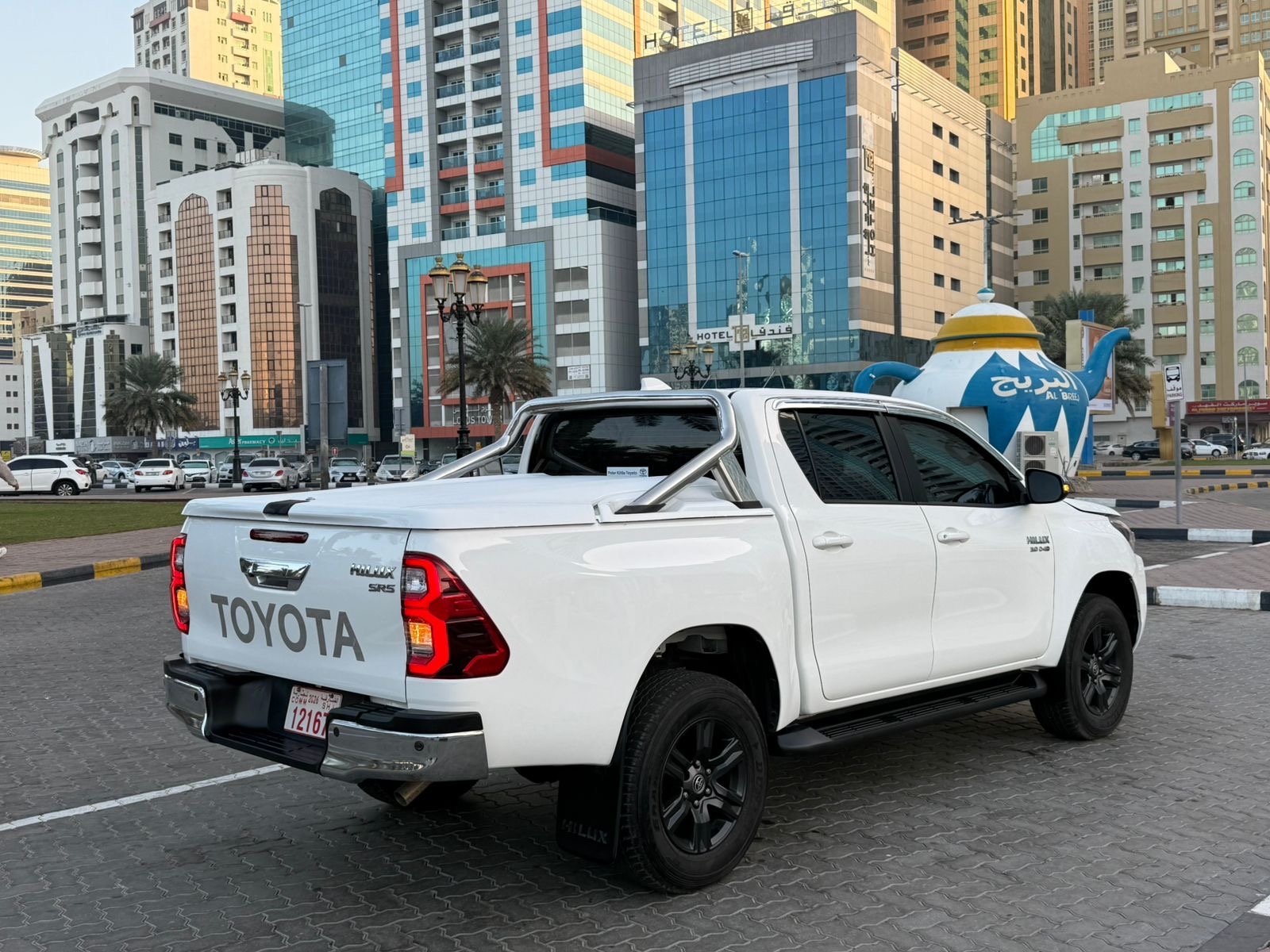 Toyota Hilux SR5 2024 White image